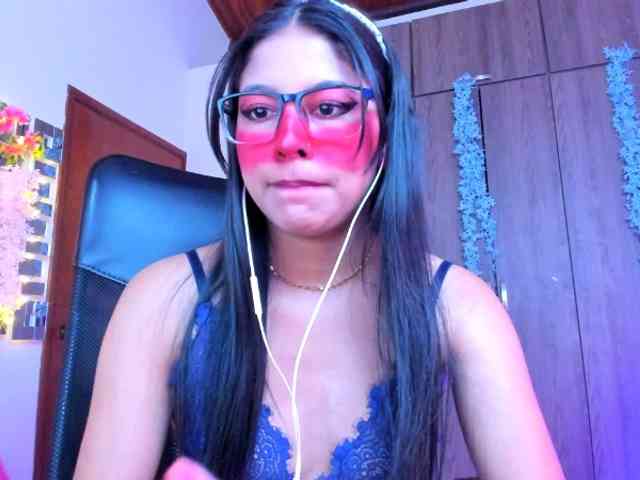 ALYSSON18 webcam