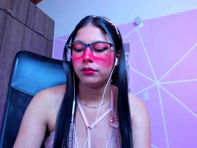 ALYSSON18 webcam