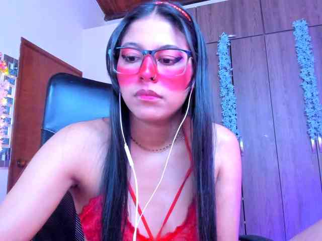 ALYSSON18 webcam