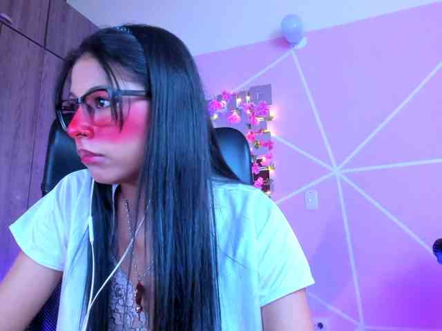 ALYSSON18 webcam