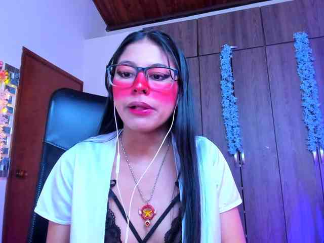 ALYSSON18 webcam