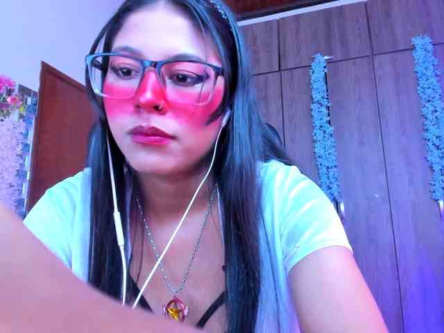 ALYSSON18 webcam