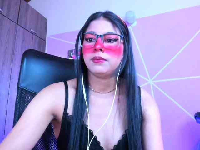 ALYSSON18 webcam