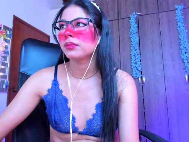 ALYSSON18 webcam