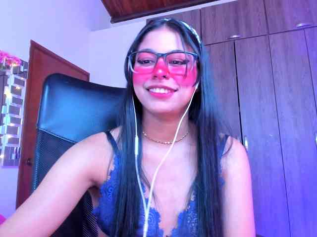 ALYSSON18 webcam