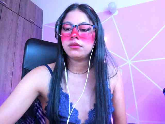 ALYSSON18 webcam