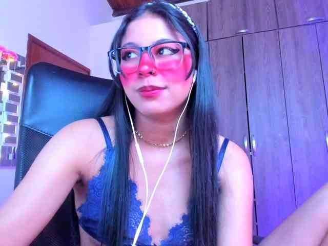 ALYSSON18 webcam