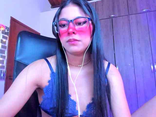 ALYSSON18 webcam