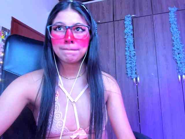 ALYSSON18 webcam