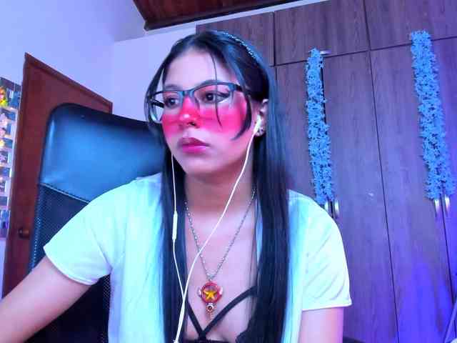 ALYSSON18 webcam