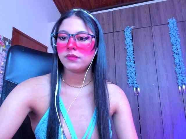 ALYSSON18 webcam