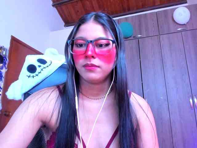 ALYSSON18 webcam