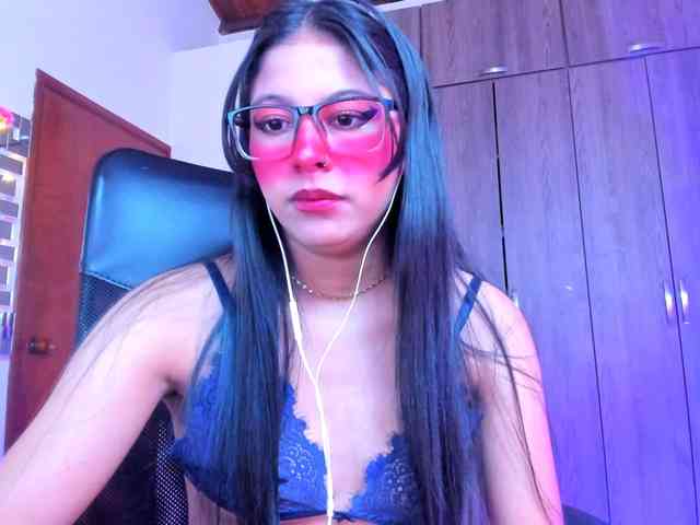ALYSSON18 webcam