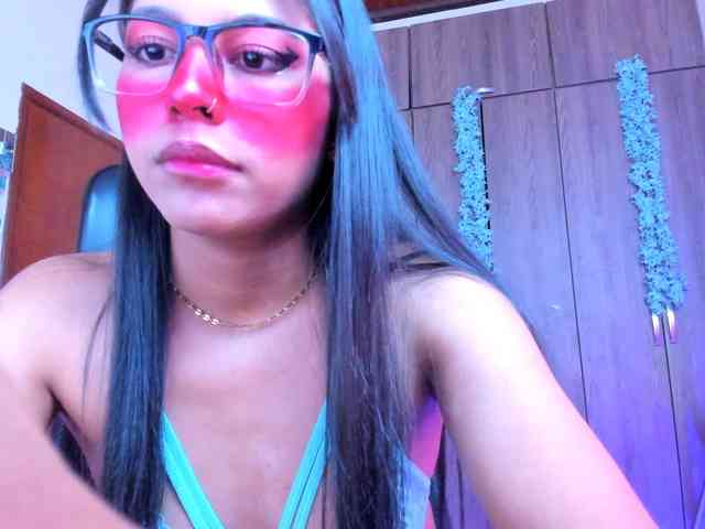 ALYSSON18 webcam