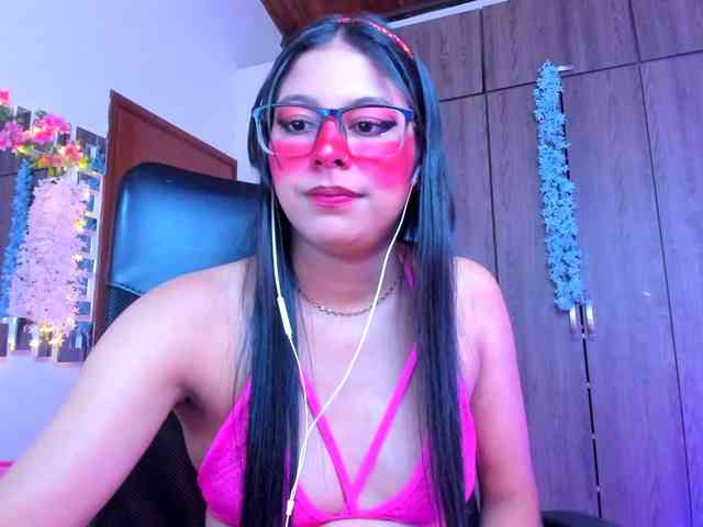 ALYSSON18 webcam
