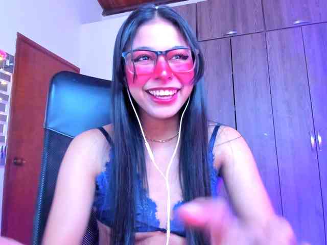 ALYSSON18 webcam