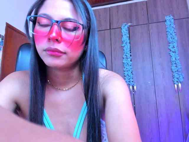 ALYSSON18 webcam