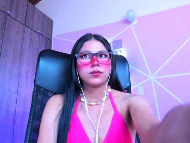 ALYSSON18 webcam