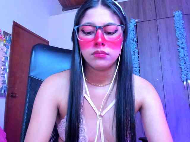 ALYSSON18 webcam