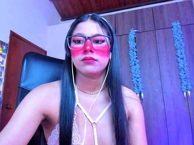 ALYSSON18 webcam