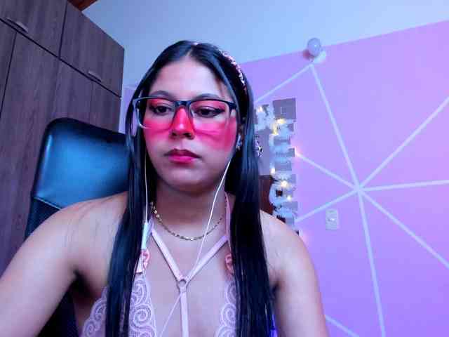 ALYSSON18 webcam