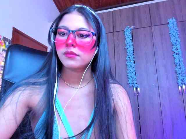 ALYSSON18 webcam