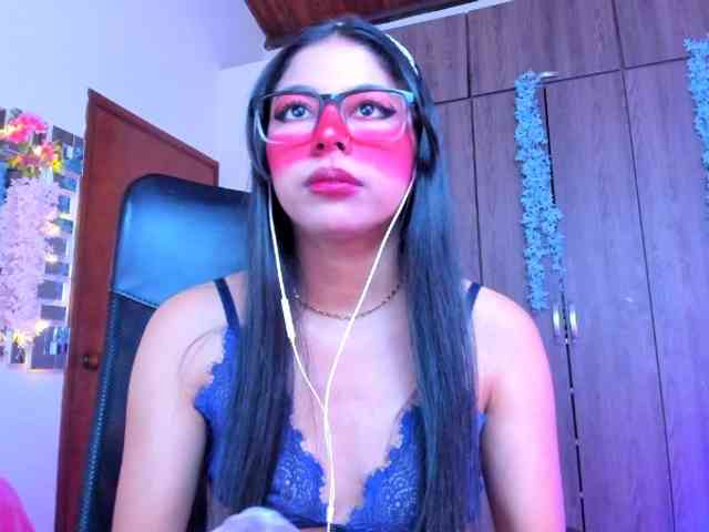 ALYSSON18 webcam