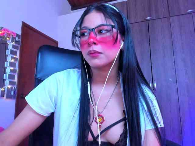 ALYSSON18 webcam