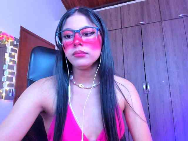 ALYSSON18 webcam