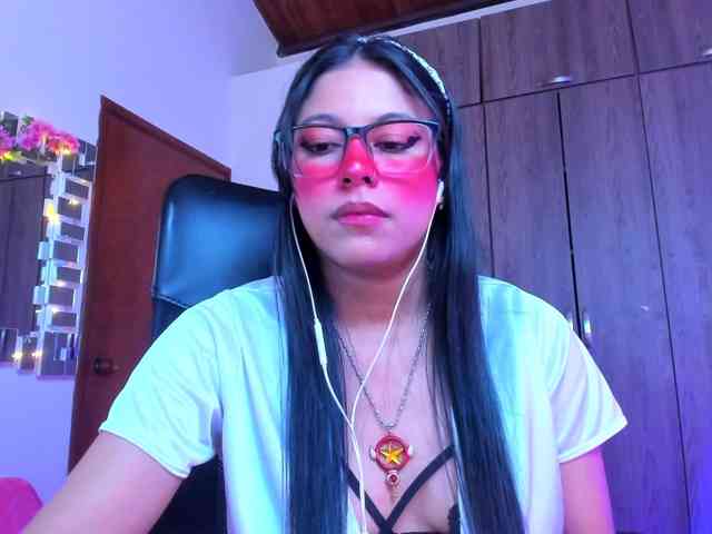 ALYSSON18 webcam
