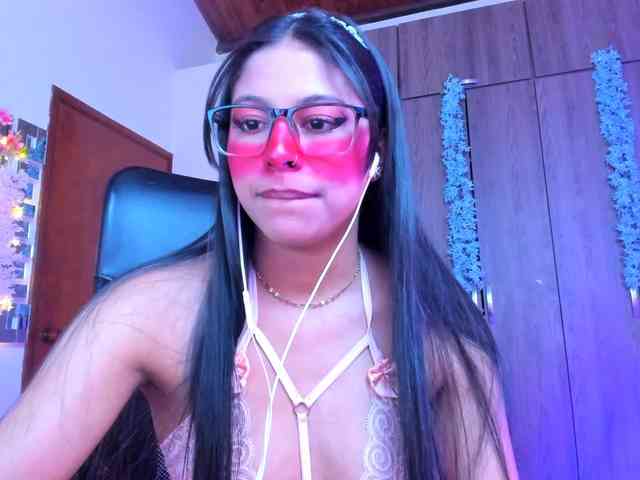 ALYSSON18 webcam