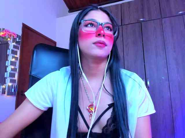 ALYSSON18 webcam