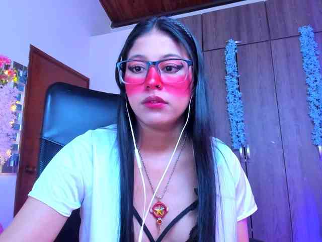 ALYSSON18 webcam