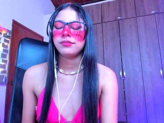 ALYSSON18 webcam