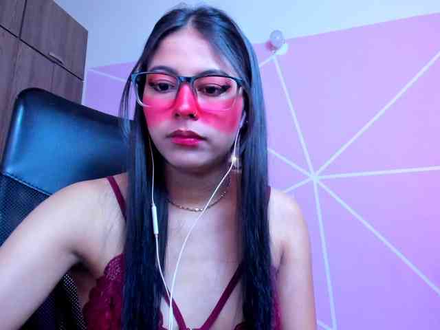 ALYSSON18 webcam