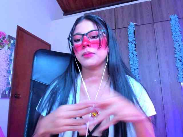 ALYSSON18 webcam