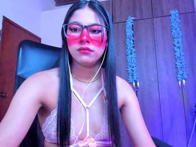 ALYSSON18 webcam