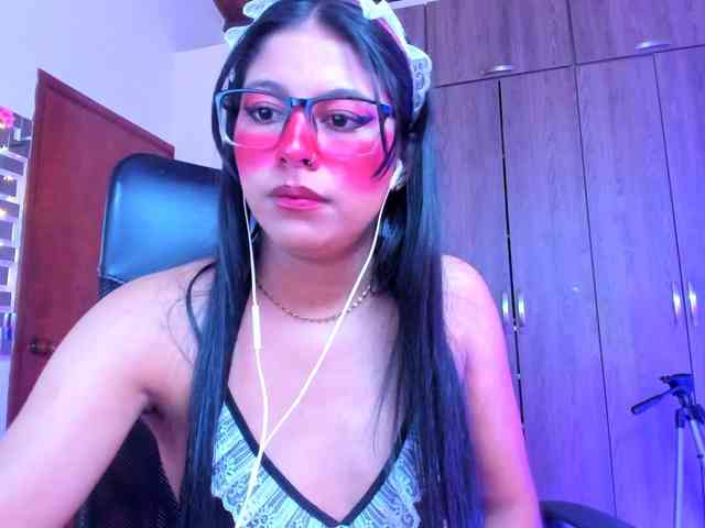 ALYSSON18 webcam