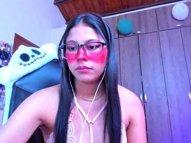 ALYSSON18 webcam