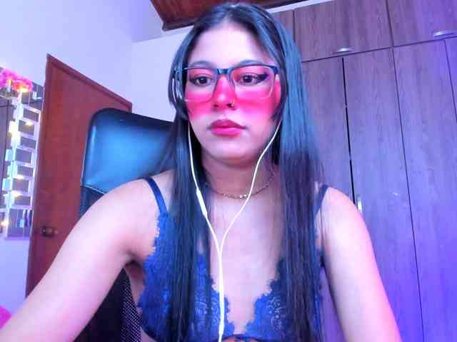 ALYSSON18 webcam