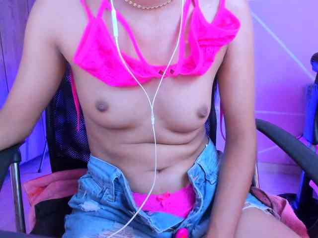 ALYSSON18 webcam