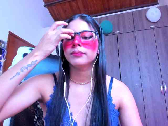 ALYSSON18 webcam