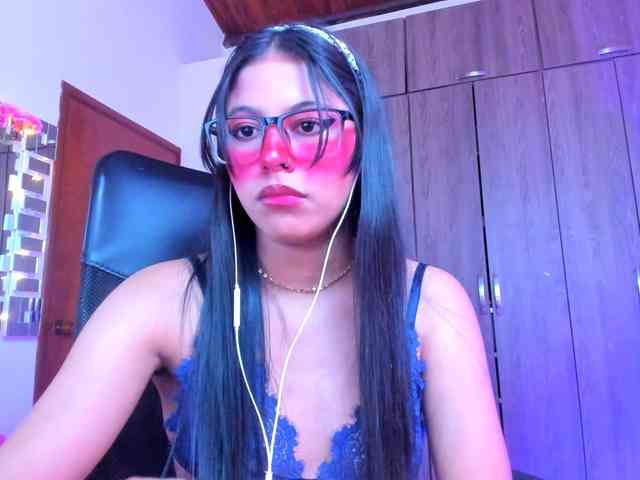ALYSSON18 webcam