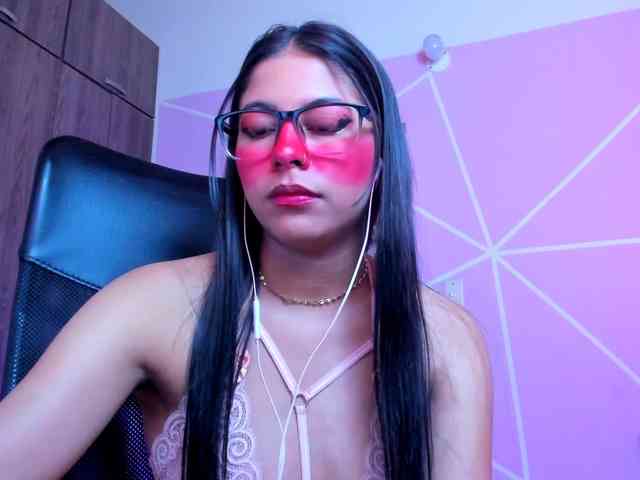 ALYSSON18 webcam