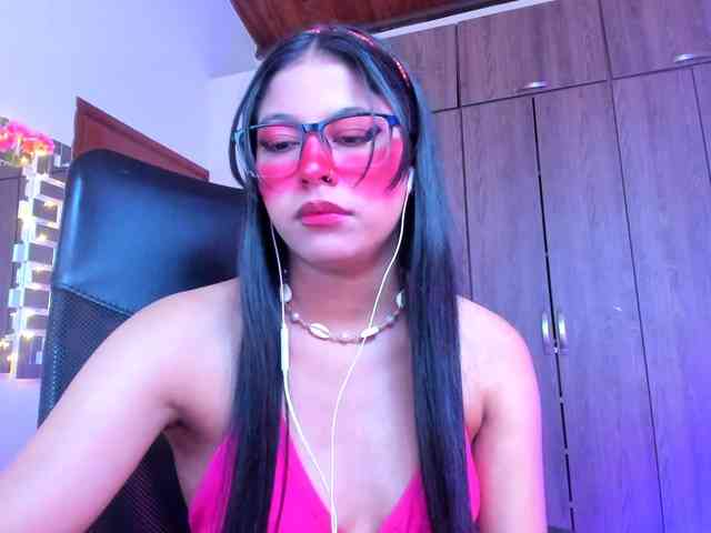 ALYSSON18 webcam