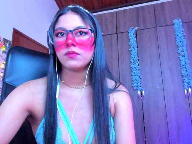 ALYSSON18 webcam