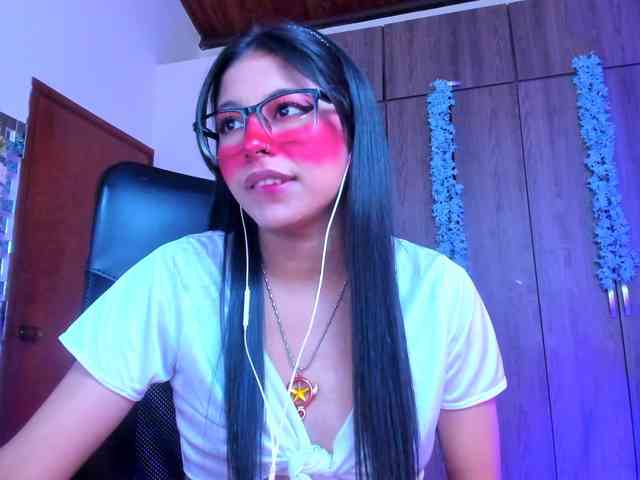 ALYSSON18 webcam