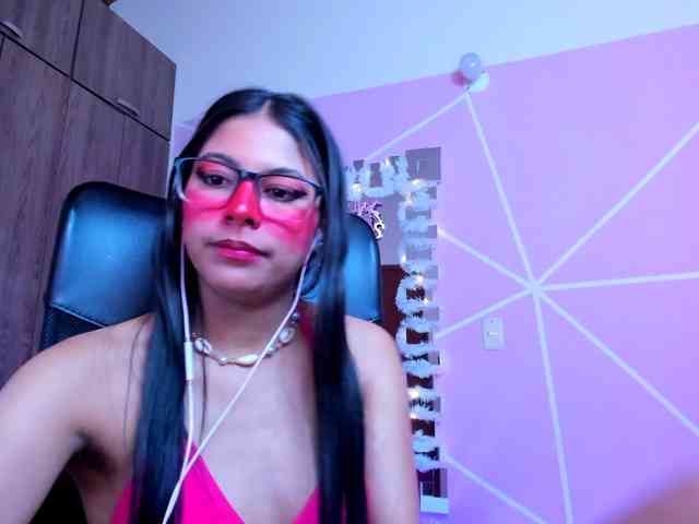 ALYSSON18 webcam