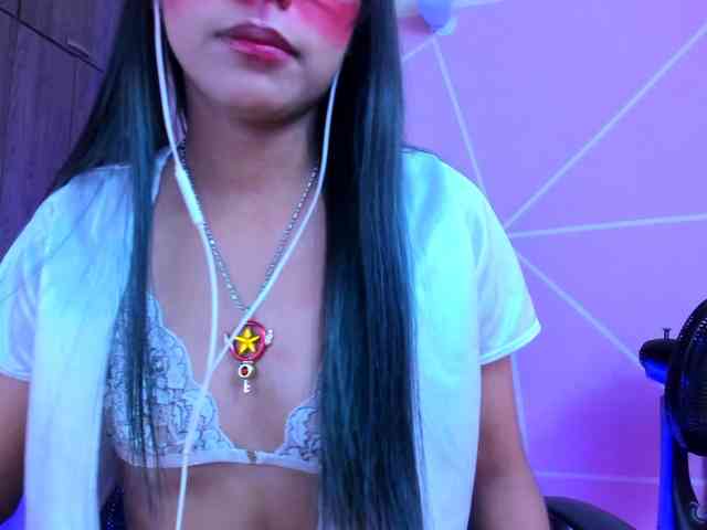 ALYSSON18 webcam
