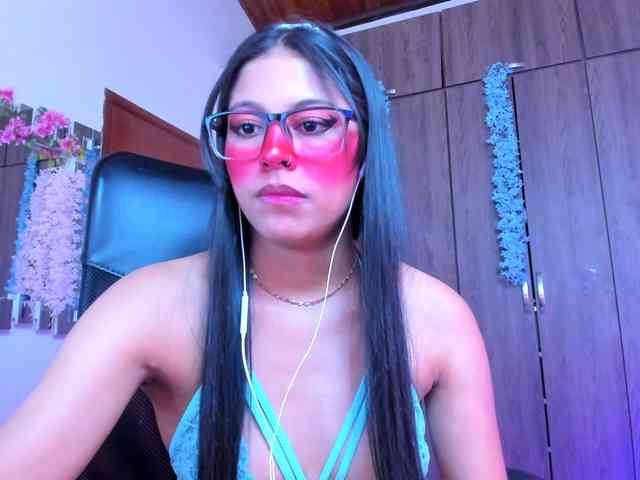 ALYSSON18 webcam